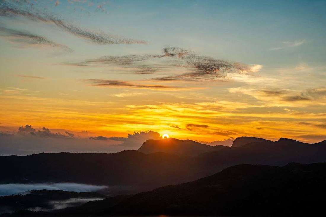 Sunrise over Sri Lankan mountains