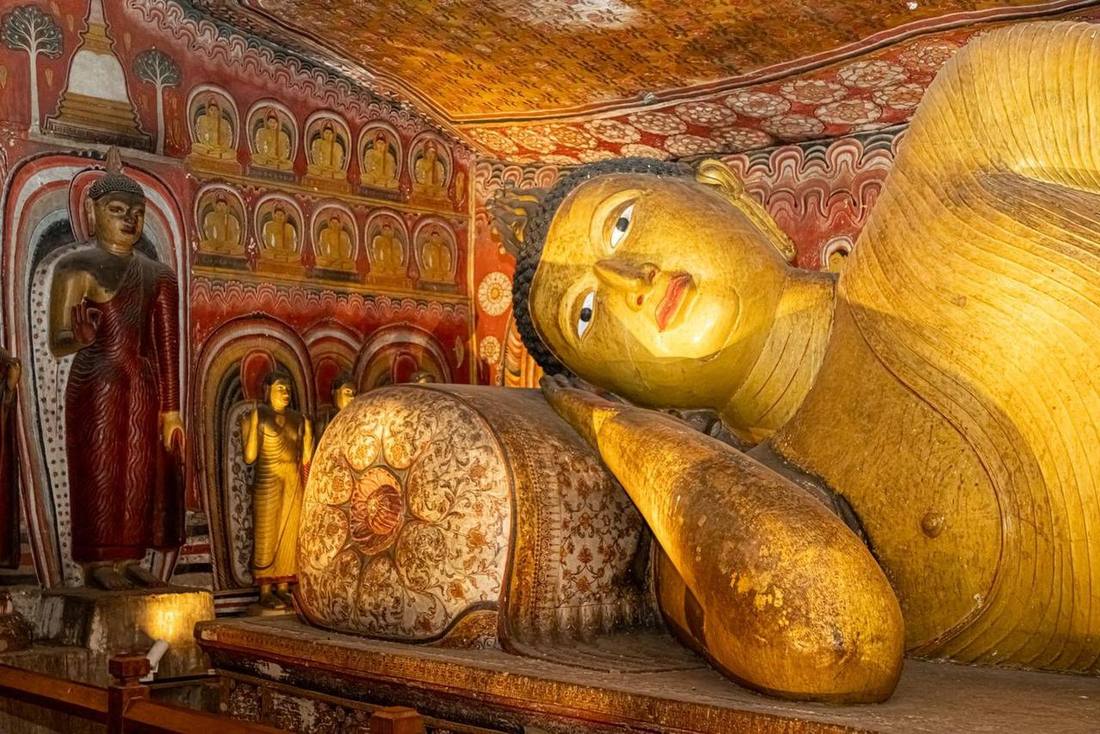 Buddha statues in Dambulla cave temple